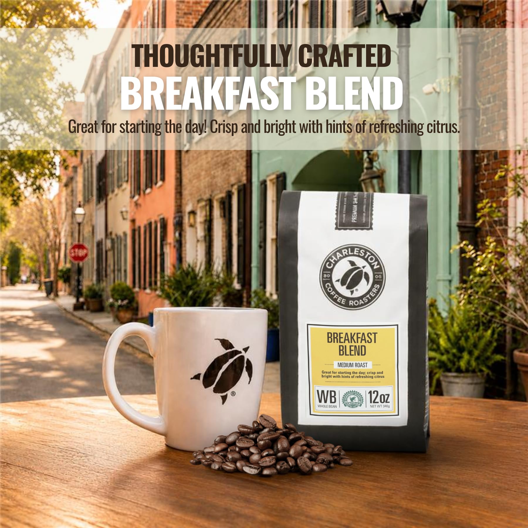 Charleston Coffee Roasters bolsa 12oz junto a una balanza para escala