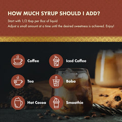 Taza de café con jarabe ChocZero Cinnamon Dolce añadiendo aroma cálido
