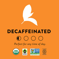 Choice Organic Teas taza con té infusionado, muestra color y cuerpo deseado