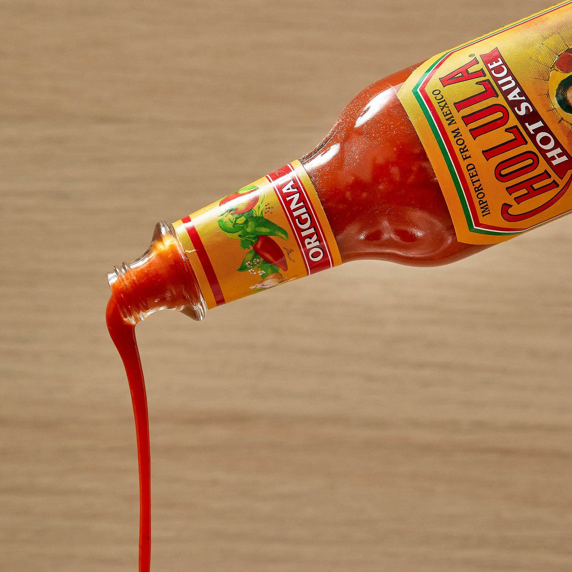 Cholula seis botellas dispuestas, ideal para cocinas y fiestas