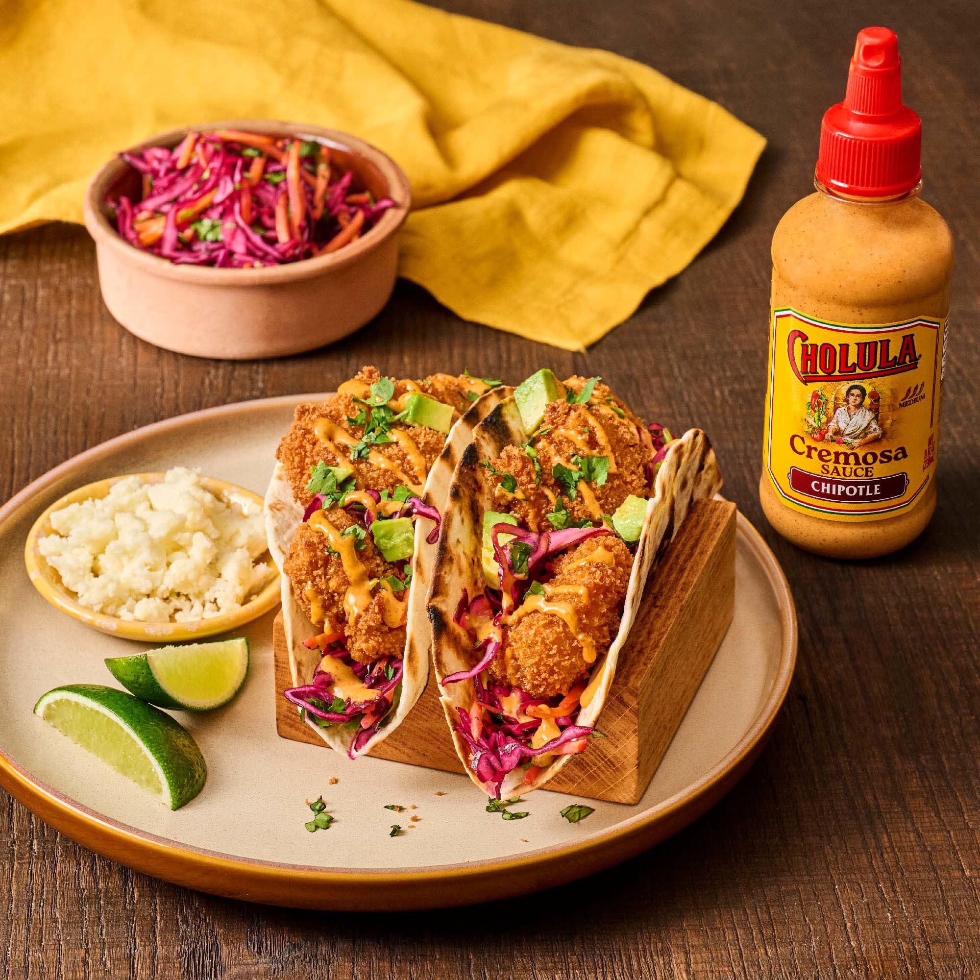 Cholula cremosa chipotle en elote, realza sabores con picante medio