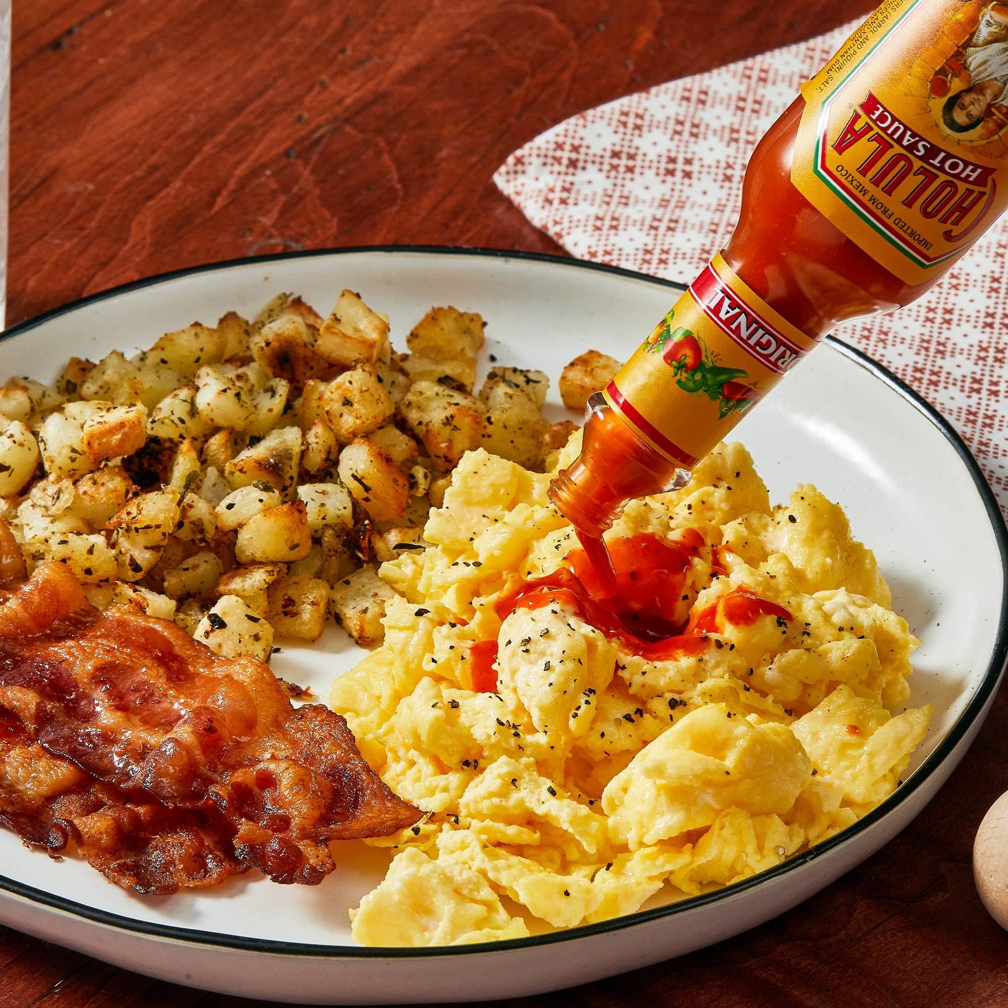 Cholula etiqueta con ingredientes principales y origen México