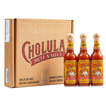 Cholula frente pack mostrando las tres botellas y la caja listos para regalar