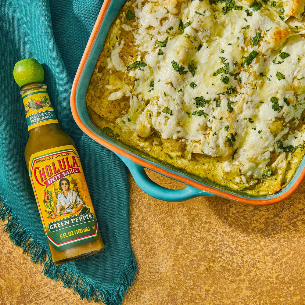 Cholula acompañando tacos añadiendo nota verde y picante