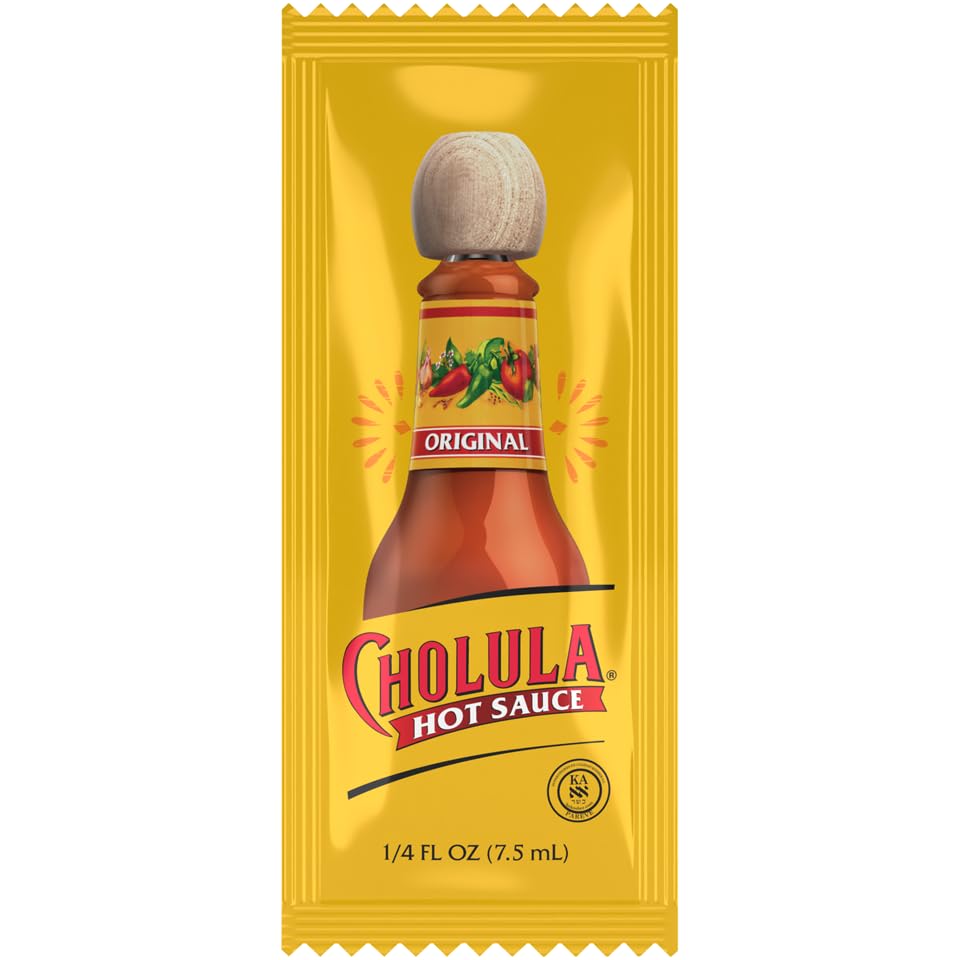 Cholula sobre abierto vertiendo salsa para un control de porción