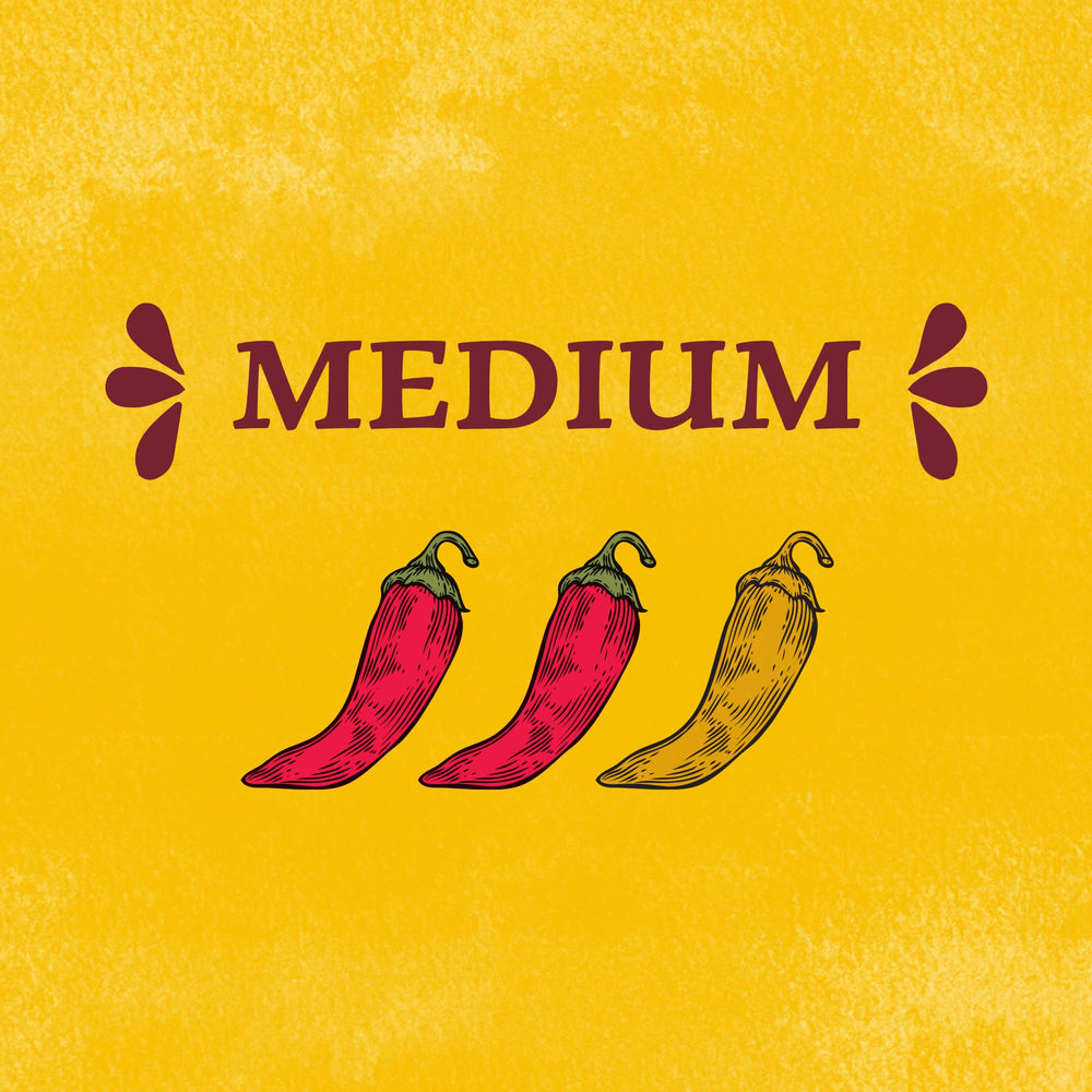 Cholula sobre sobre mesa de restaurante higiene y conveniencia