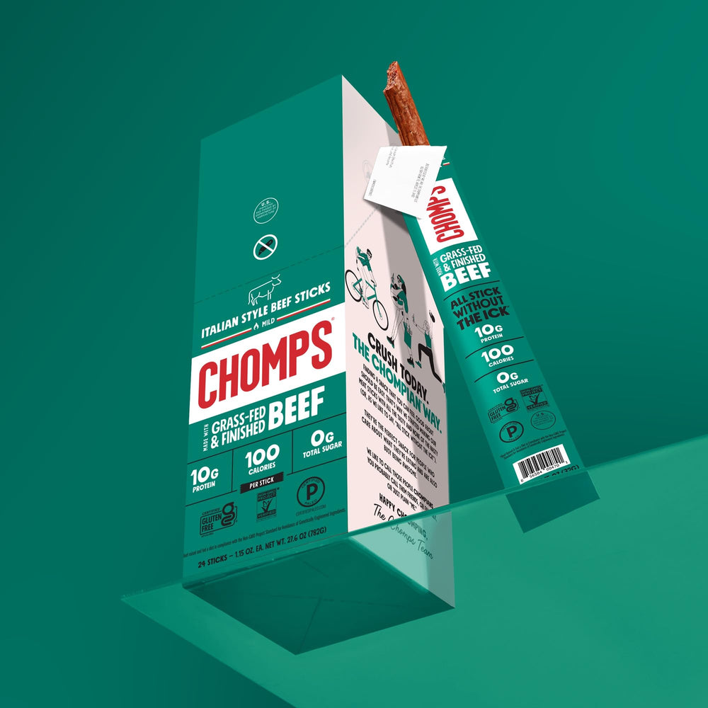 Chomps stick servido junto a ensalada, opción para comida rápida saludable