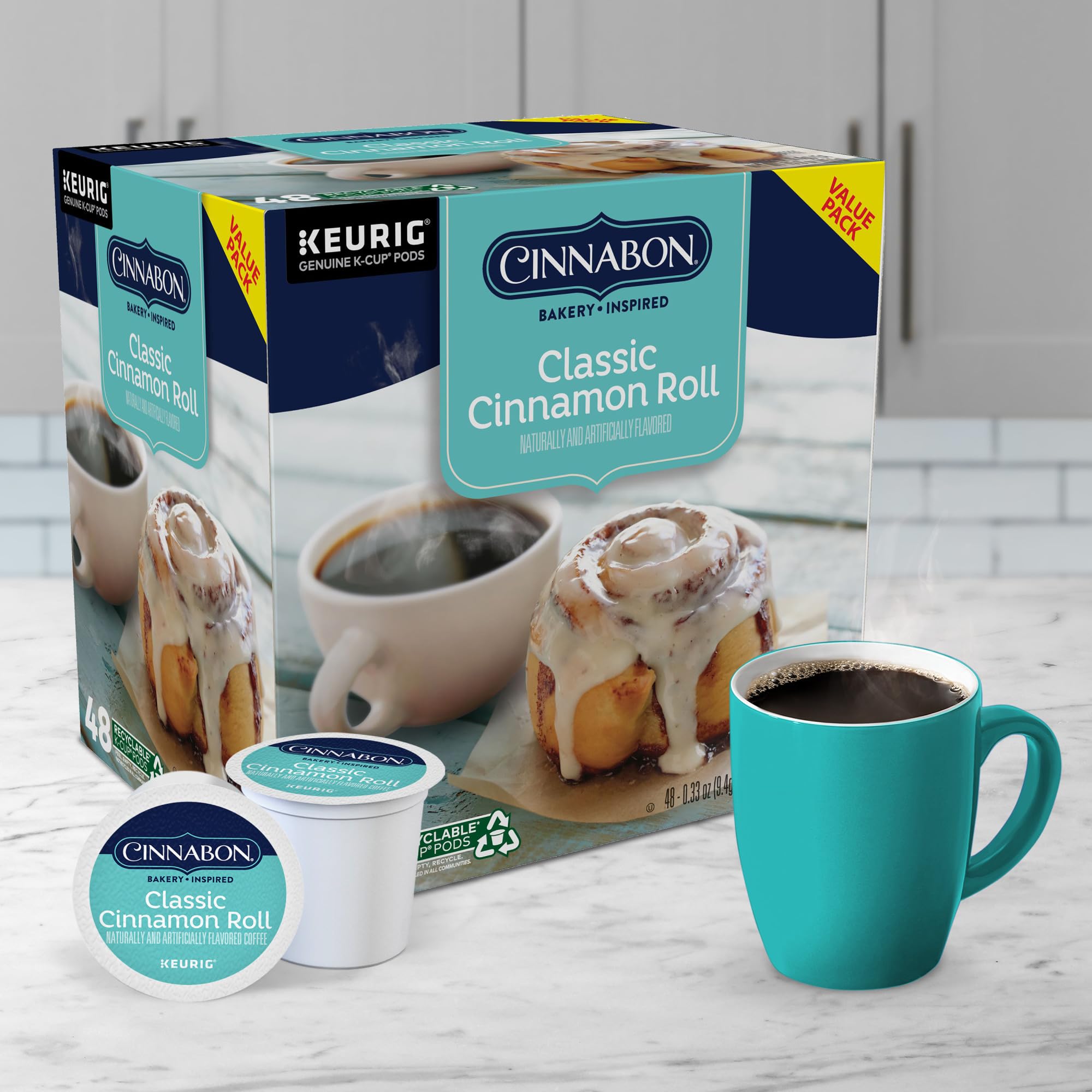 CINNABON taza junto a cápsula para comparar tamaño real de servicio
