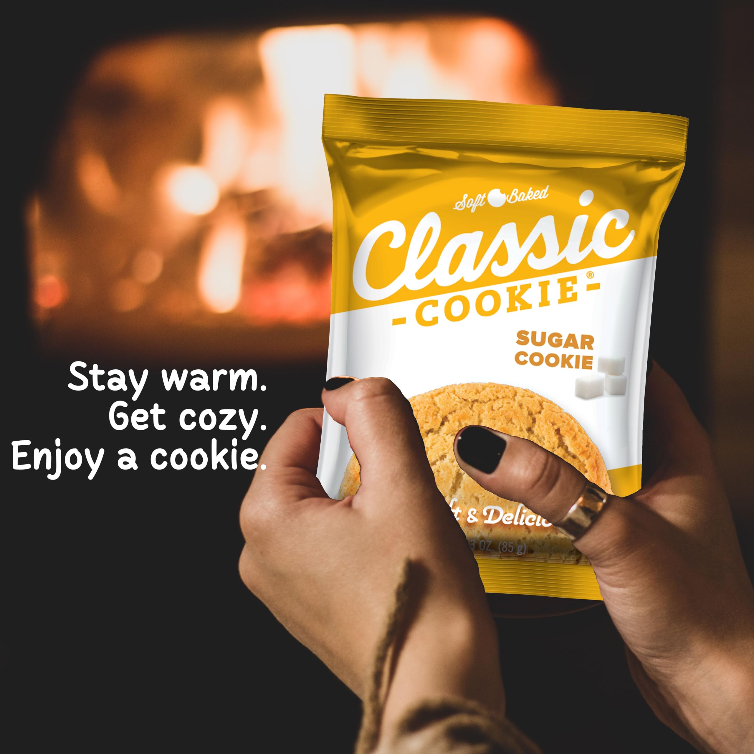 Classic COOKIE galleta en mano para comparar tamaño de porción de 3 oz