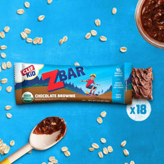 Clif Kid ZBar acercamiento a la textura masticable que resalta avena y trozos de chocolate