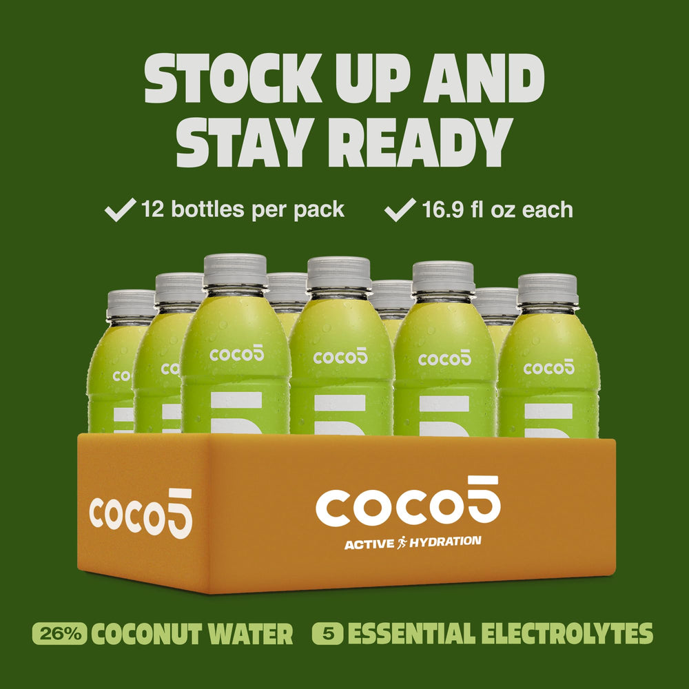 Coco5 botella en mano mostrando tamaño portátil y conveniencia