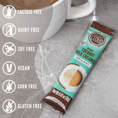 Coconut Cloud en café con remolino, aporta cremosidad natural