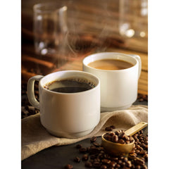Coffee Mate junto a taza para comparar tamaño y rendimiento