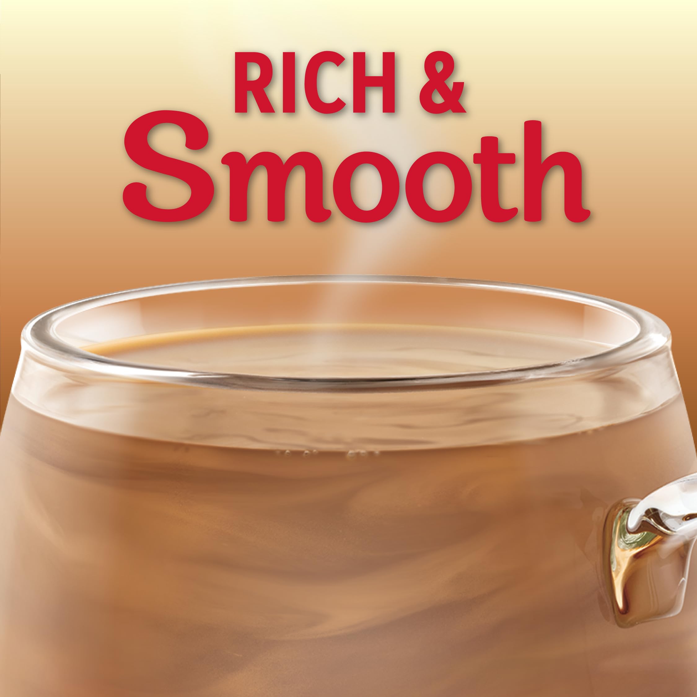 Coffee Mate servido en taza de café añadiendo suavidad y cuerpo