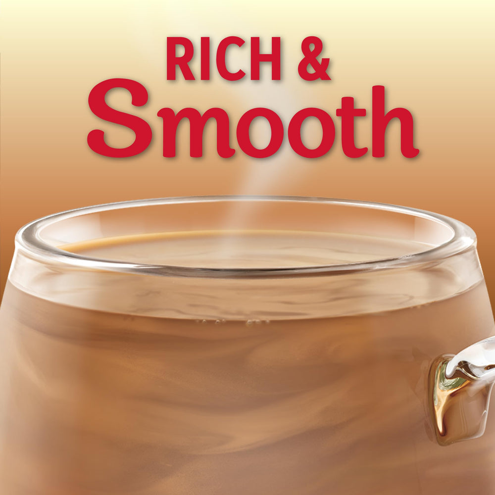 Coffee Mate servido en taza de café añadiendo suavidad y cuerpo