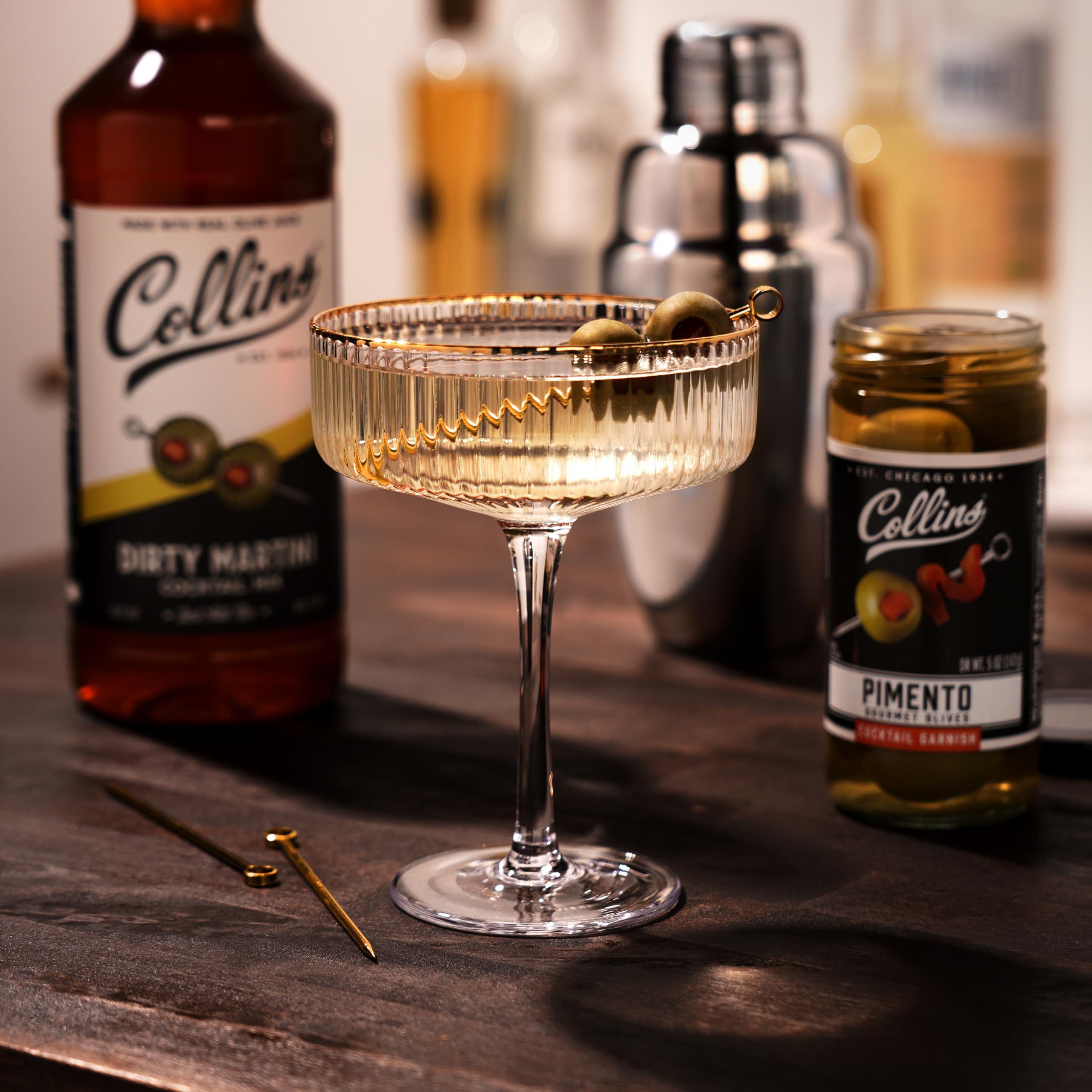 Collins Chicago comparación de tamaño con una mano, muestra escala real