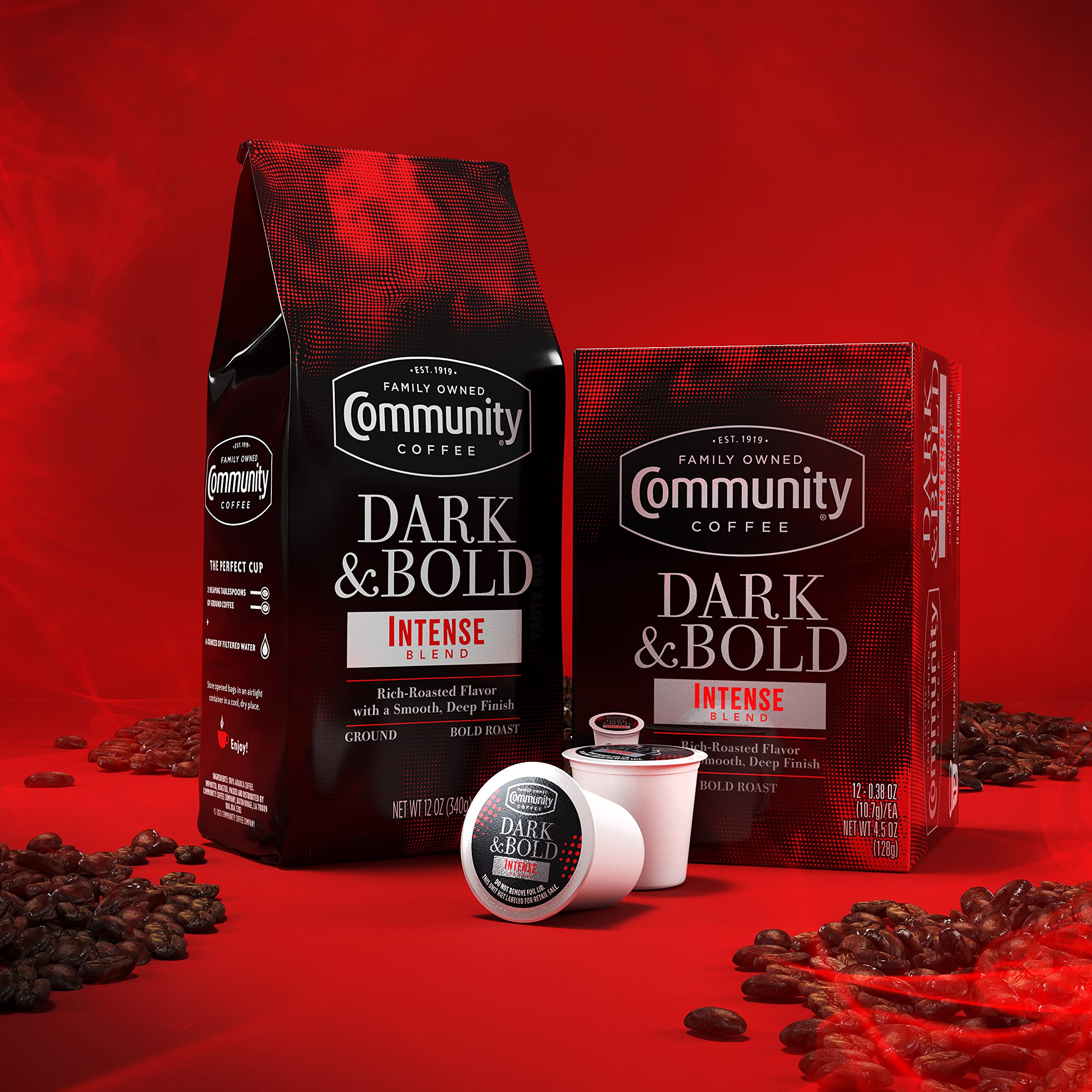 Community Coffee taza de café oscuro destaca cuerpo y aroma intenso