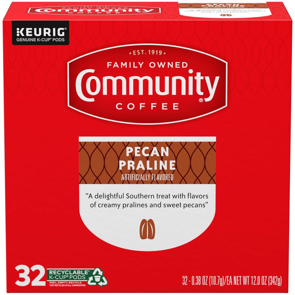 Community Coffee taza con café praliné y crema resaltando aroma dulce