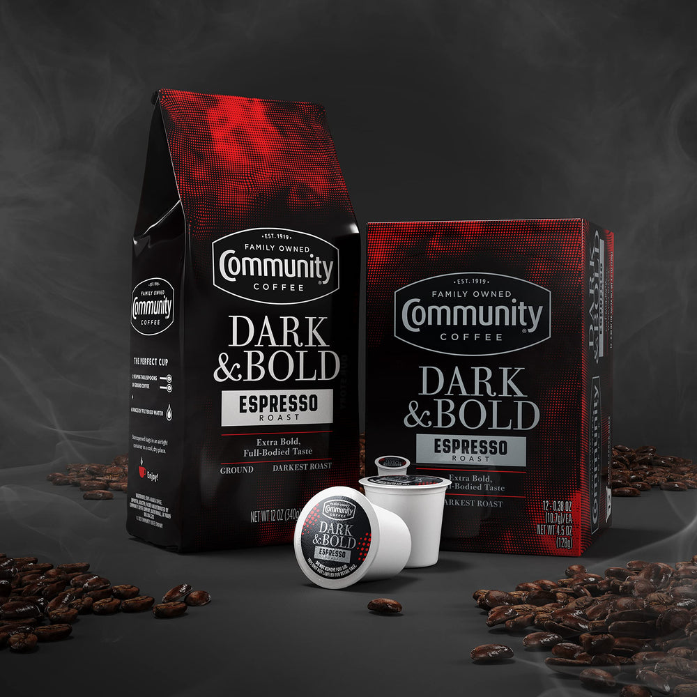 Community Coffee taza de espresso lista, sabor robusto y crema visible