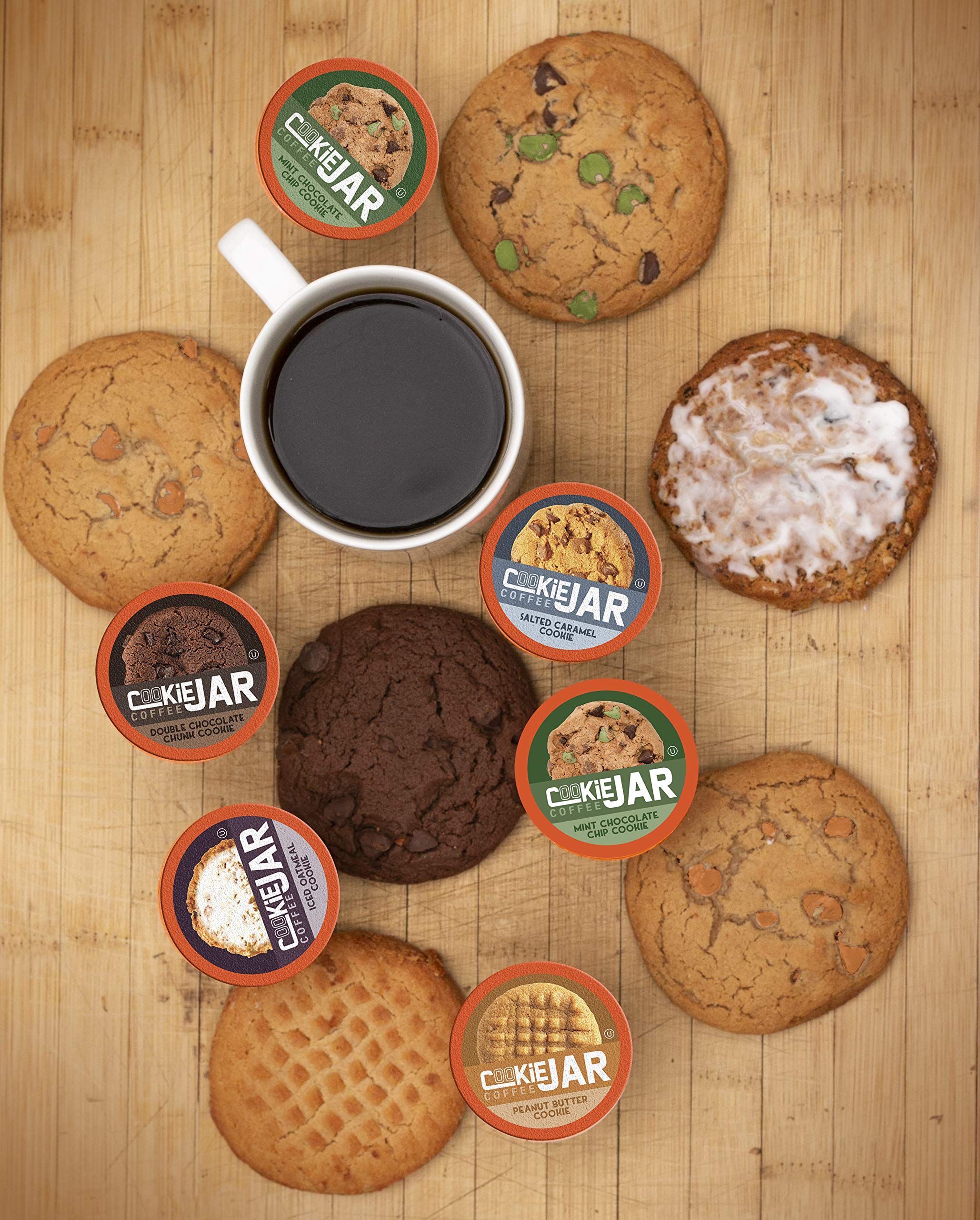 Cookie Jar taza humeante mostrando cuerpo y aroma en taza caliente