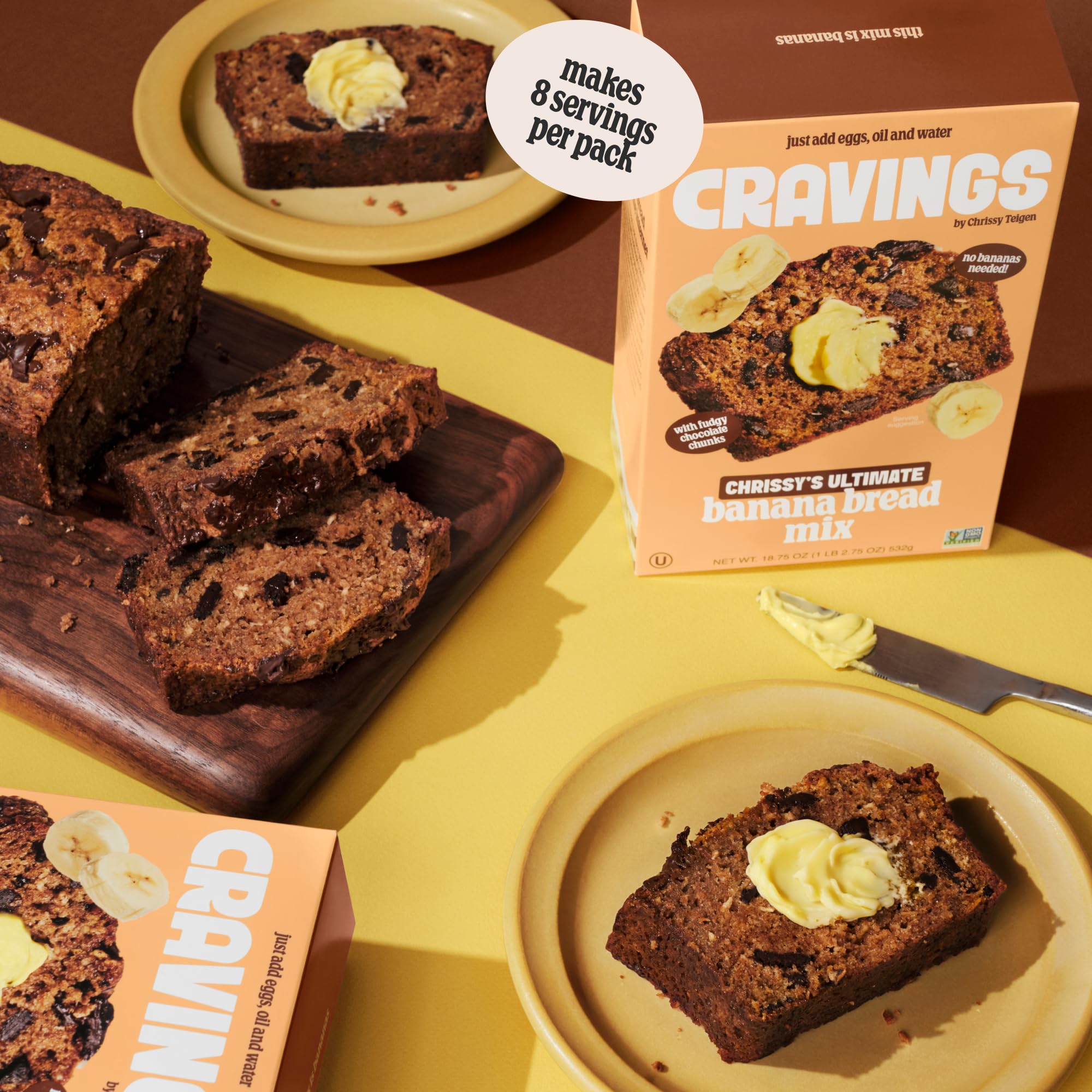 Cravings by Chrissy Teigen pan recién horneado en molde mostrando volumen y corteza