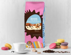 Crazy Cups café molido textura cercana, revela granos y mezcla aromática