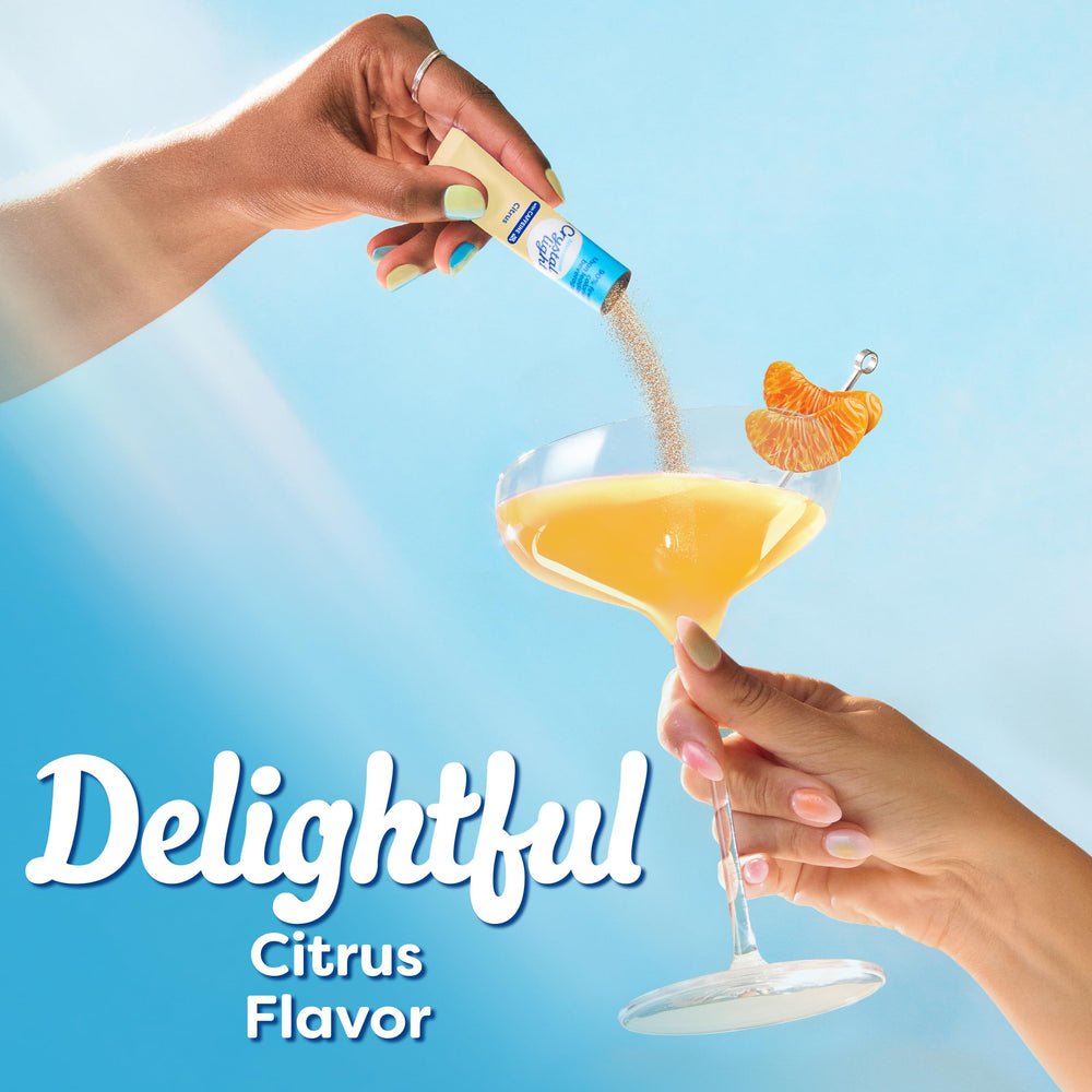 Comparación de tamaño Crystal Light junto a una botella, portable y compacto