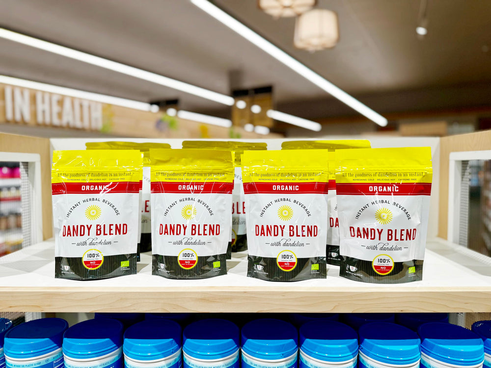 Dandy Blend en una oficina junto a una libreta, opción práctica para pausas sin cafeína