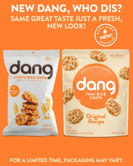 DANG chips en mano mostrando porción lista para comer y portabilidad