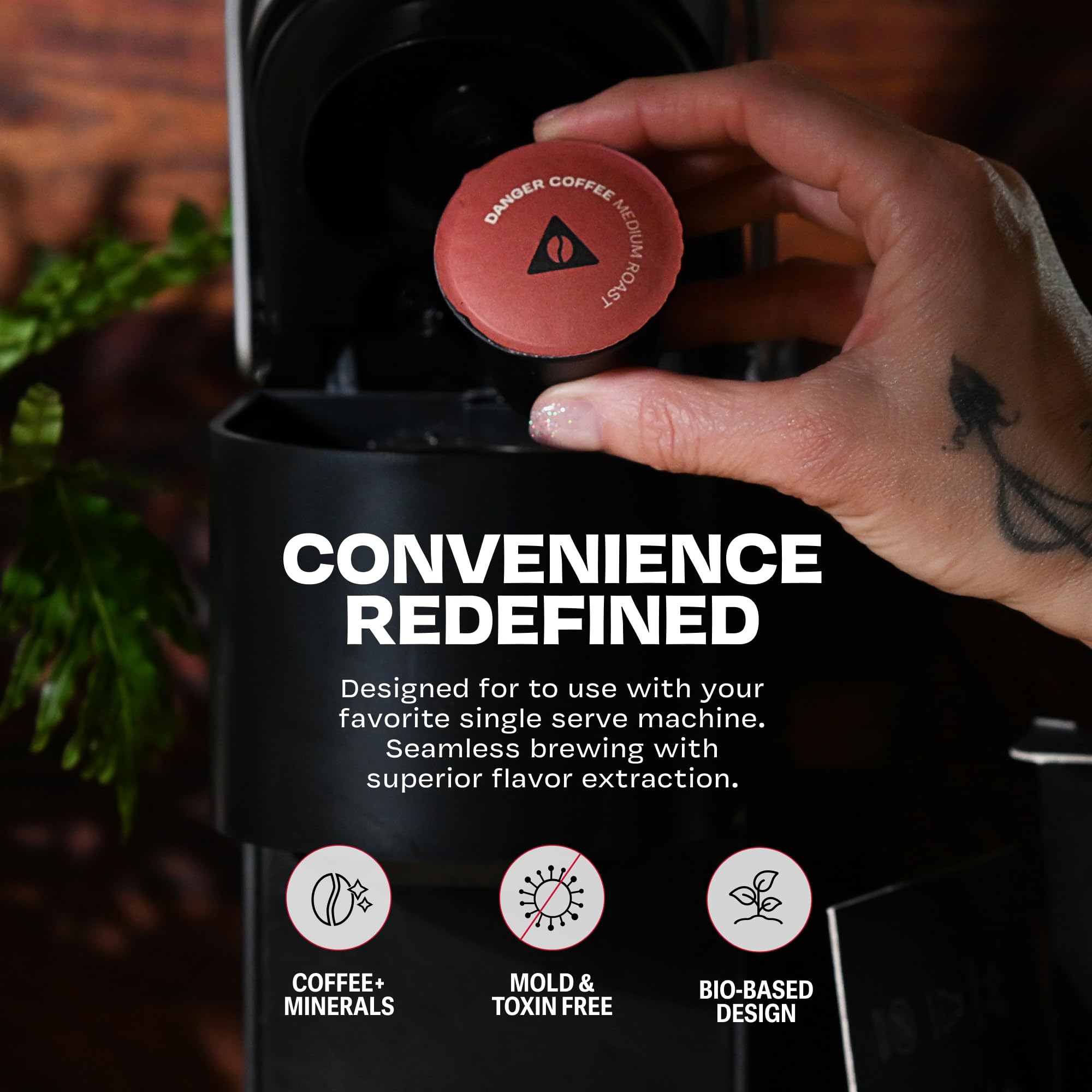 Danger Coffee cápsula en mano que demuestra facilidad de uso