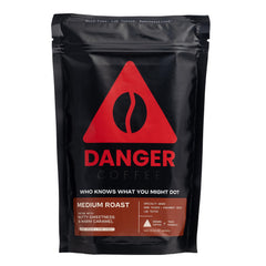 Danger Coffee paquete frontal mostrando marca y tueste medio, claro beneficio de pureza