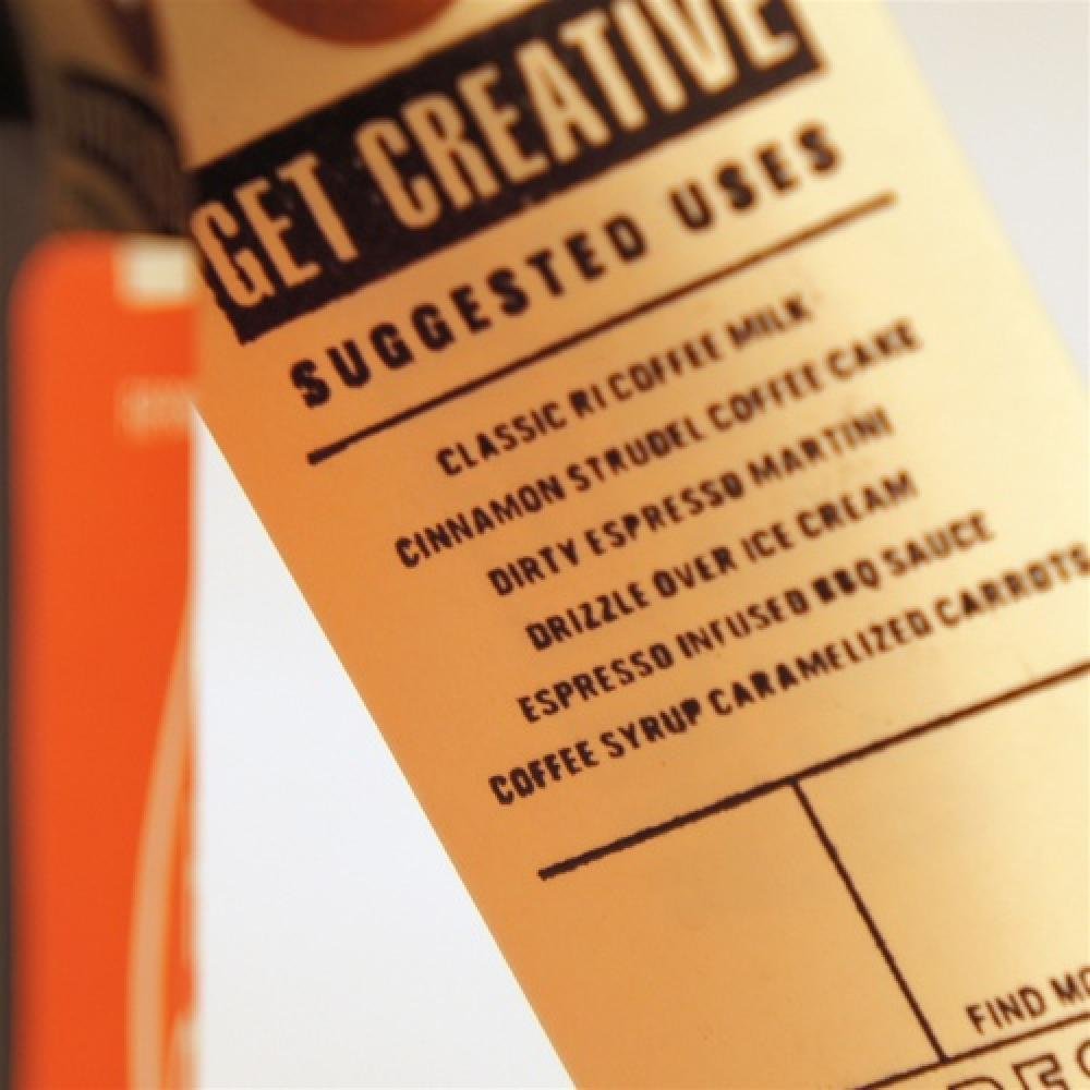Dave's Coffee textura oscura y sedosa del jarabe que promete sabor auténtico