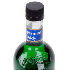 DaVinci Gourmet botella junto a una taza para comparar tamaño 750 mL práctico
