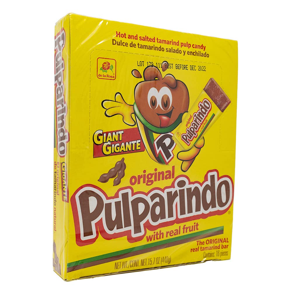 de la Rosa paquete en mano mostrando tamaño Giant, referencia de escala