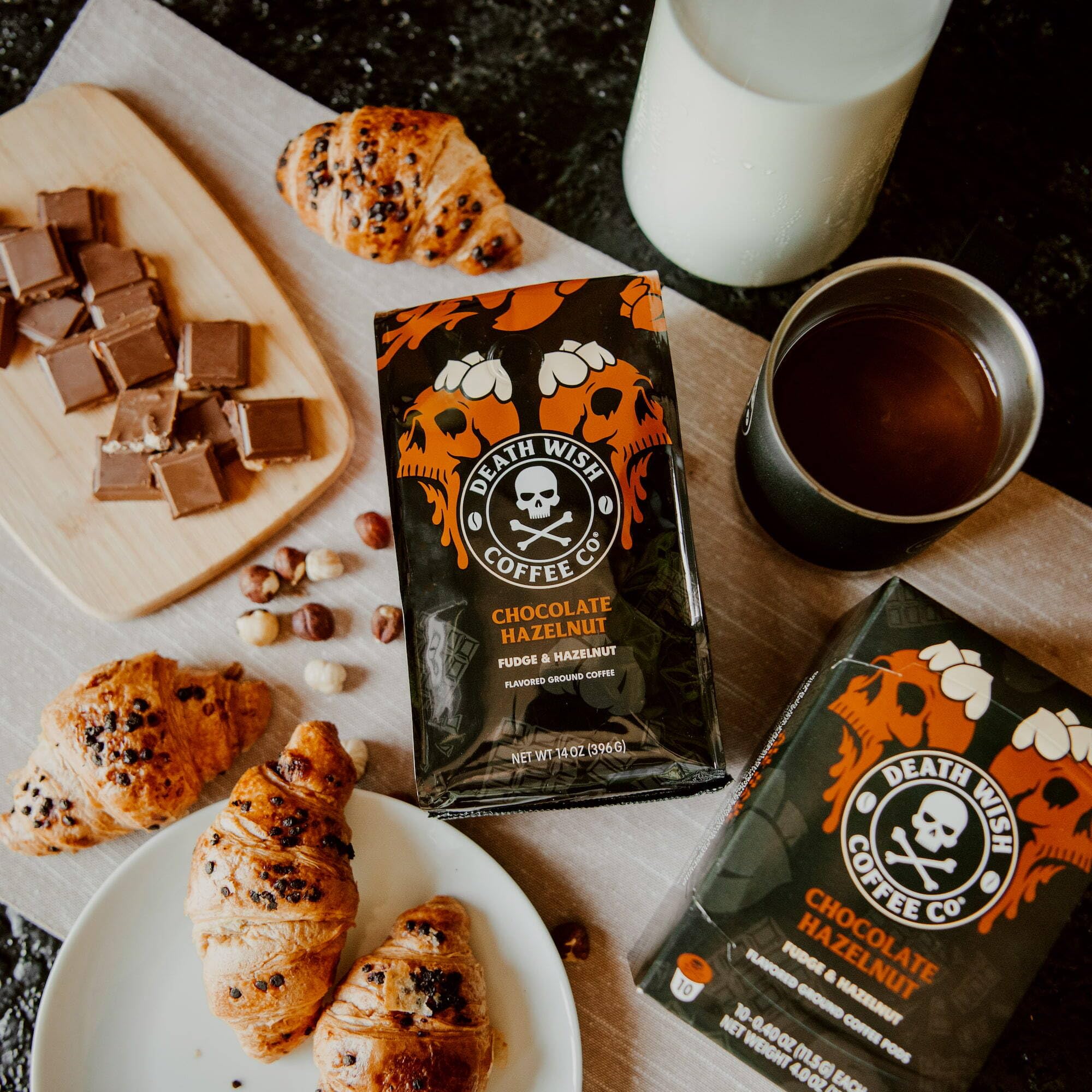 Death Wish Coffee granos mezclados arabica y robusta en detalle