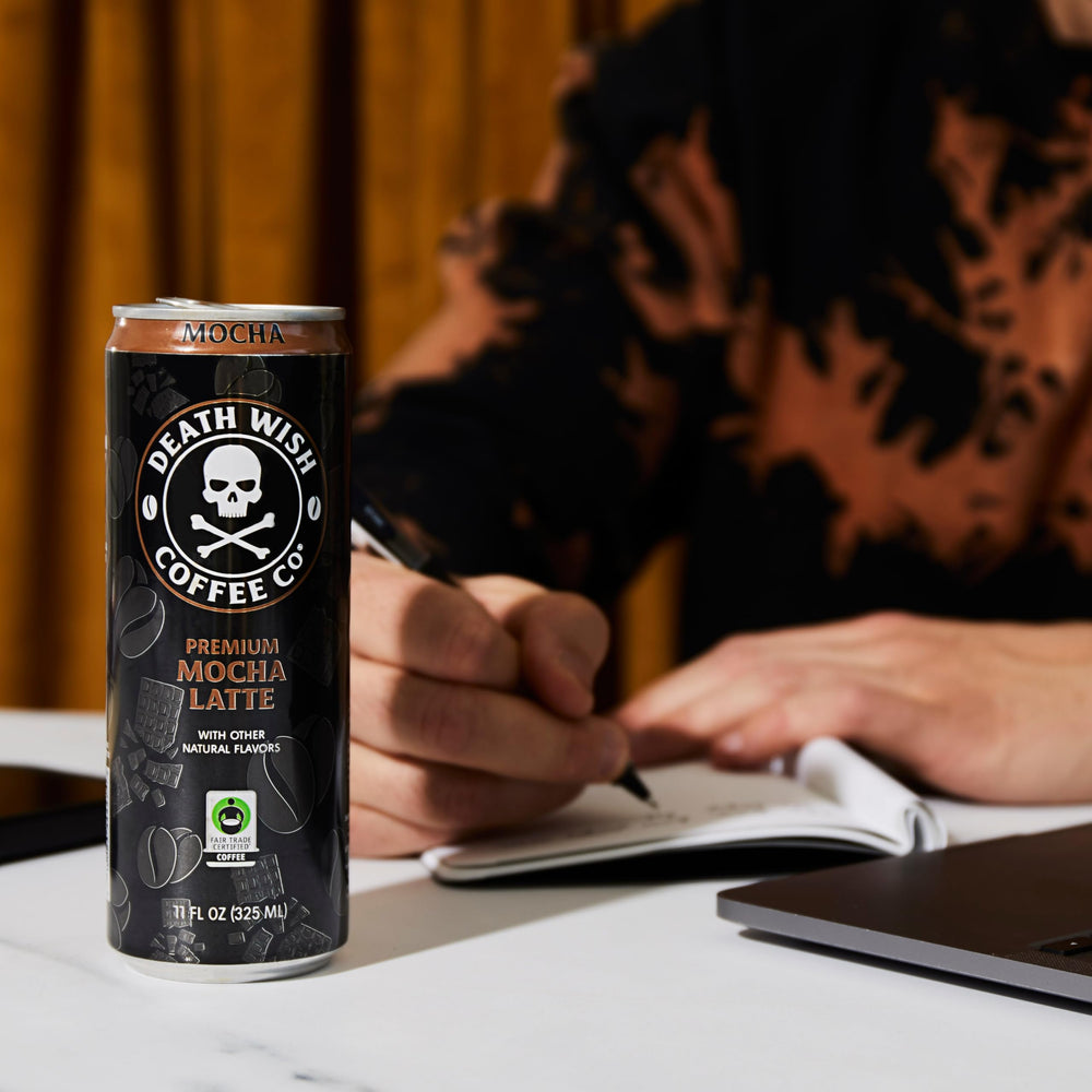 Death Wish Coffee etiqueta con sello Fair Trade destacando origen