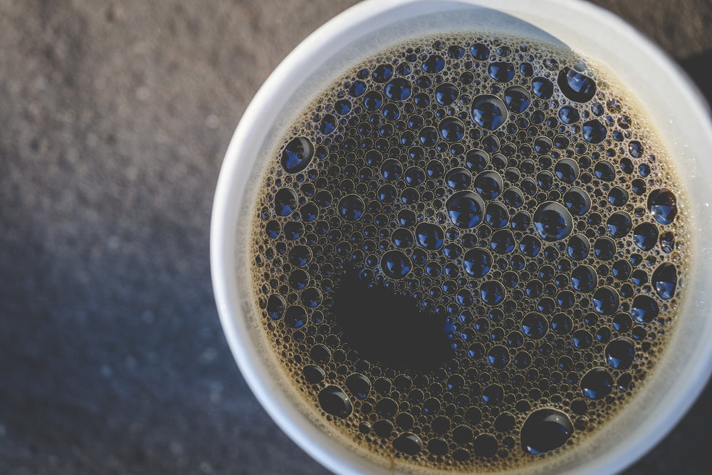 Death Wish Coffee etiqueta con sellos USDA Organic y Fair Trade visibles