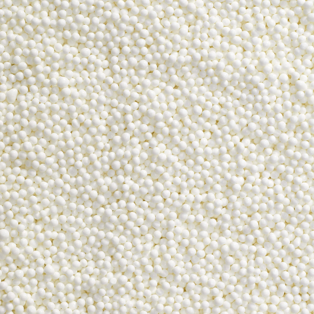 DecoPac nonpareils aplicadas sobre cupcake para acabado elegante y uniforme