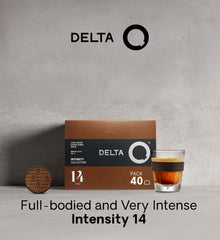 Delta Q cápsula en mano mostrando tamaño práctico y fácil uso