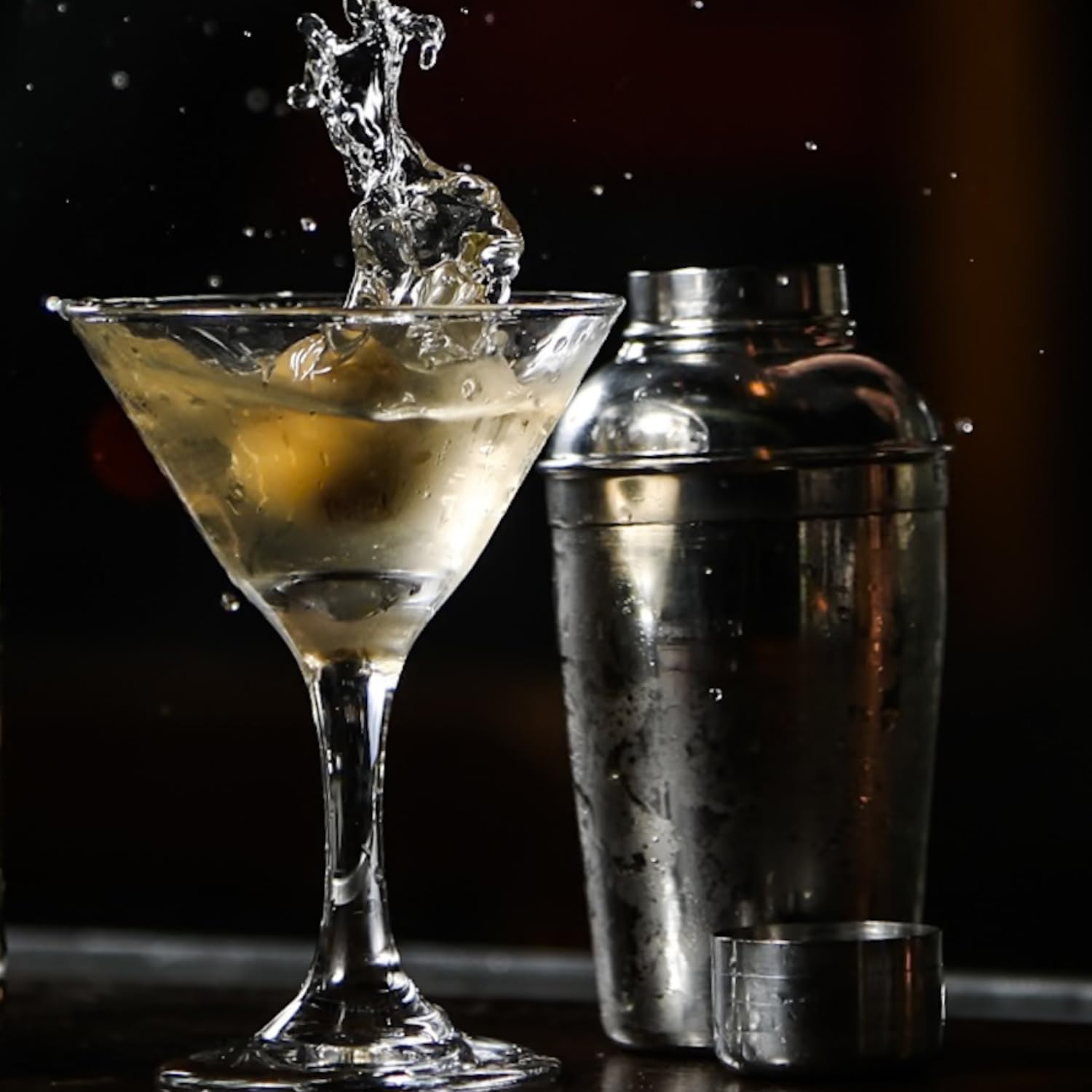Dirty Sue en barra profesional mostrando confianza del bartender