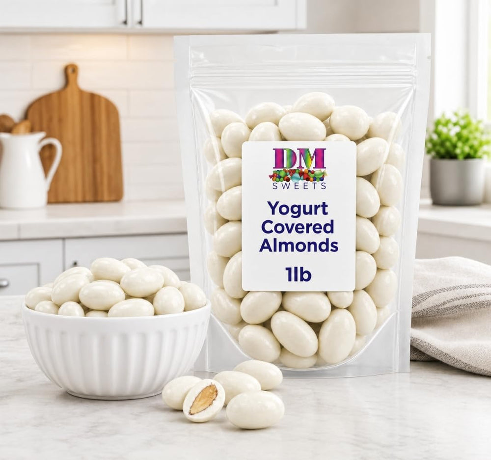 DM Sweets mano sujetando unas almendras cubiertas para porción instantánea
