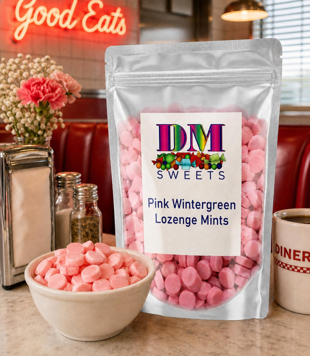 DM Sweets mentas servidas en cuenco de cristal para una presentación elegante