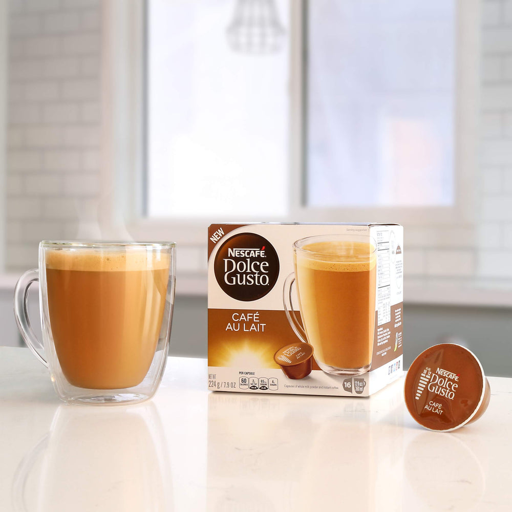 Dolce Gusto cápsula junto a taza para escala y cantidad recomendada