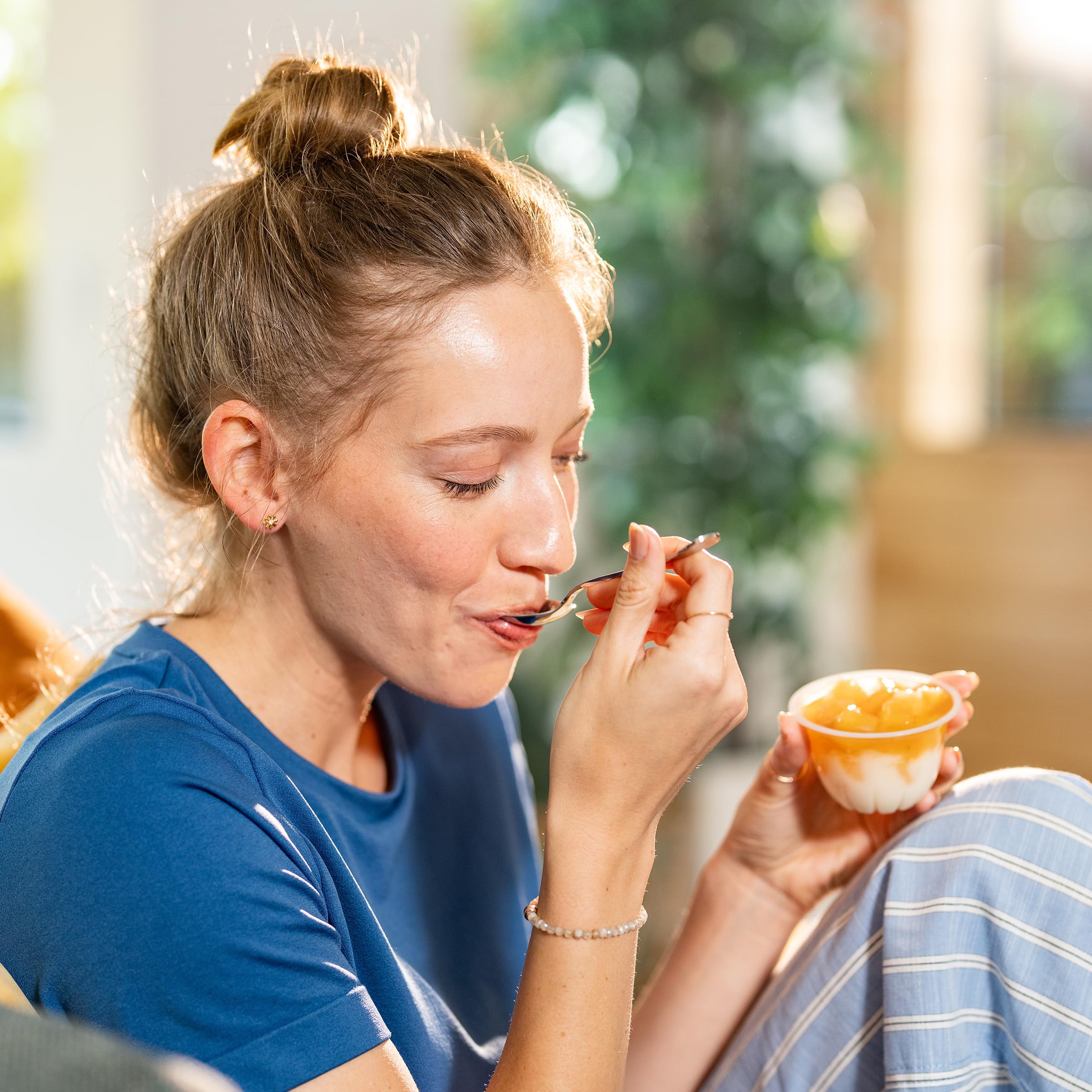 Dole vasitos en una lonchera escolar, snack portátil y control de ración