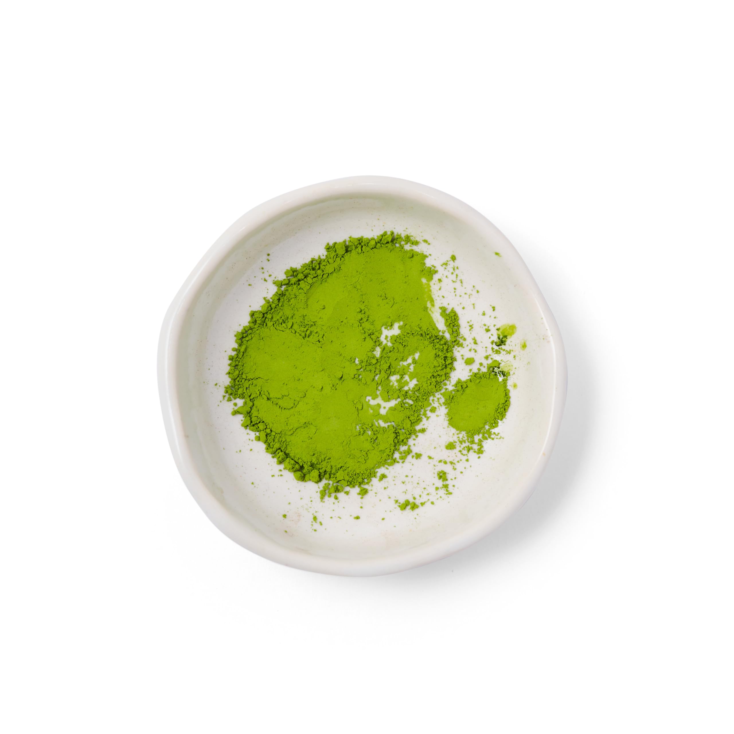 Dona Chai matcha batido en tazón con espuma, resultado cremoso