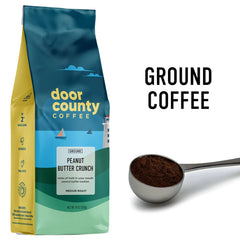 Door County Coffee etiqueta legible que destaca tueste medio y origen Arabica Specialty