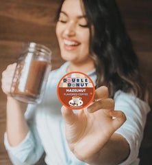 Double Donut cápsula insertada en cafetera K-Cup para extracción rápida