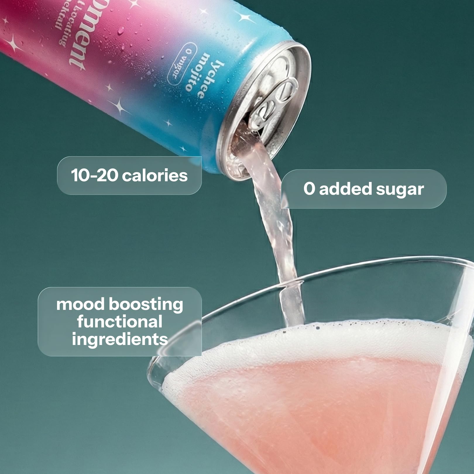 Drink Your Meditation lata en mano para comparar tamaño y portabilidad