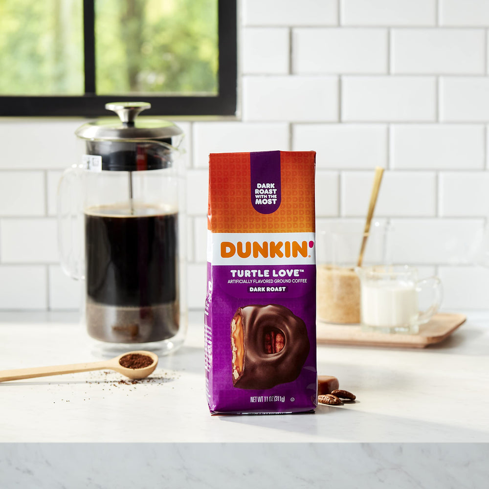 Dunkin' café servido con leche espumosa, muestra variante con leche