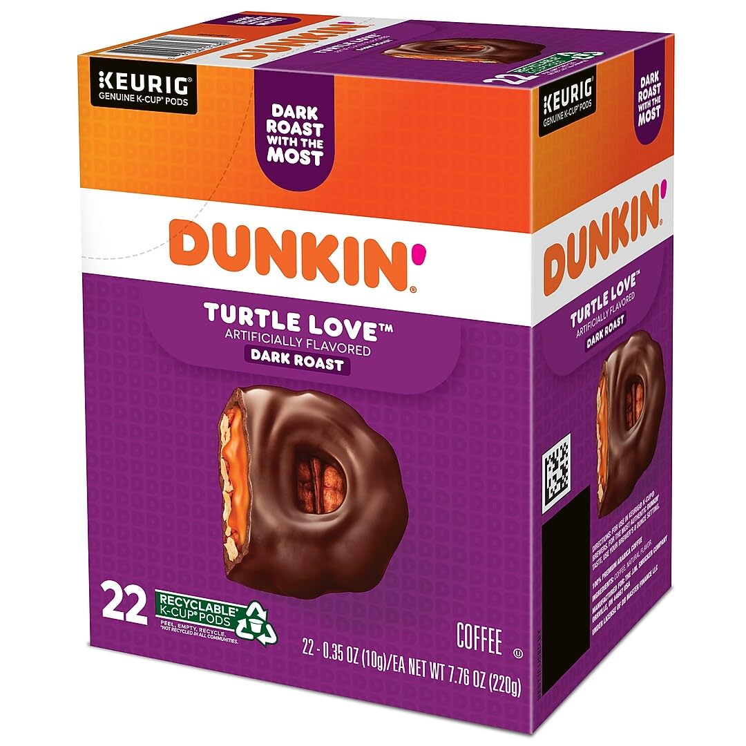 Dunkin' taza llena con crema resaltando notas de caramelo y chocolate